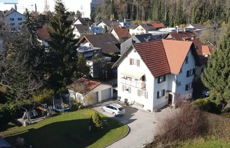 Wohnhaus am Ende einer Sackgasse in Bregenz! Auf 745m² Grund mit Doppelgarage und 2 Wohneinheiten!