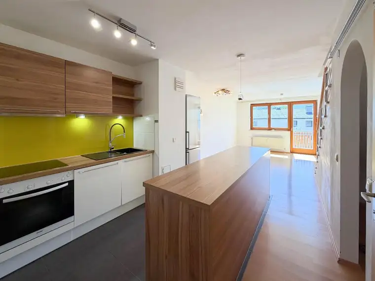 Charmante 3 Zi.-Maisonette mit Balkon, Terrasse und TG-Stellplatz