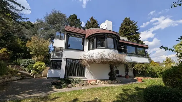 Villa mit Weitblick und Wellnessbereich am Wienerwaldrand – Heuberg, 1170 Wien
