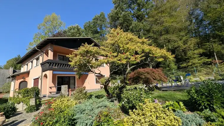 Sonniges, gepflegtes Einfamilienhaus mit Schwimmteich und Sauna, direkt am Wienerwald – Riederberg