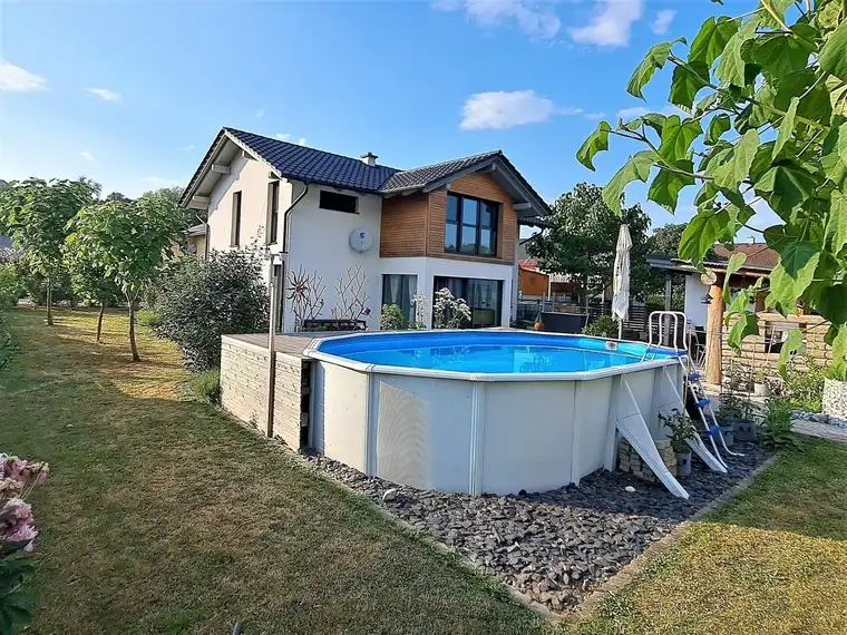 bezugsfertiges Einfamilienhaus mit Gartenjuwel, Pool und Grill-Laube - Wohntraum in Aschach/Steyr