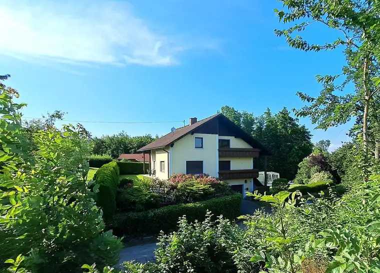 bezugsfertiges Einfamilienhaus mit Pool-Halle, Garten, Terrasse und Garage - Ruheoase in Wolfern