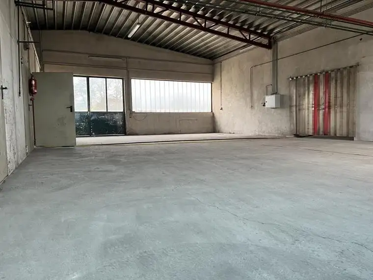 Produktions - oder Lagerhalle Nr. 3