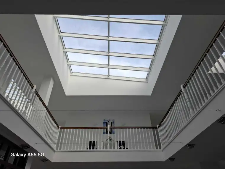 Stadtvilla mit separater Einliegerwohnung, riesige Garage, Indoorpool, barrierefrei mit Aufzug, viel Licht, sehr großzügige Architektur