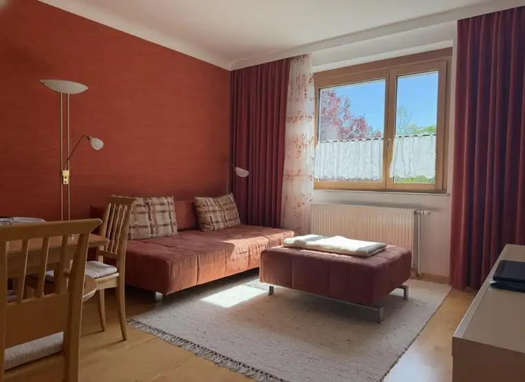 Ein- bzw. Zweifamilienhaus in elitärer oberlaaer Ruhelage, Garage, großer Garten, äusserst gepflegter Zustand