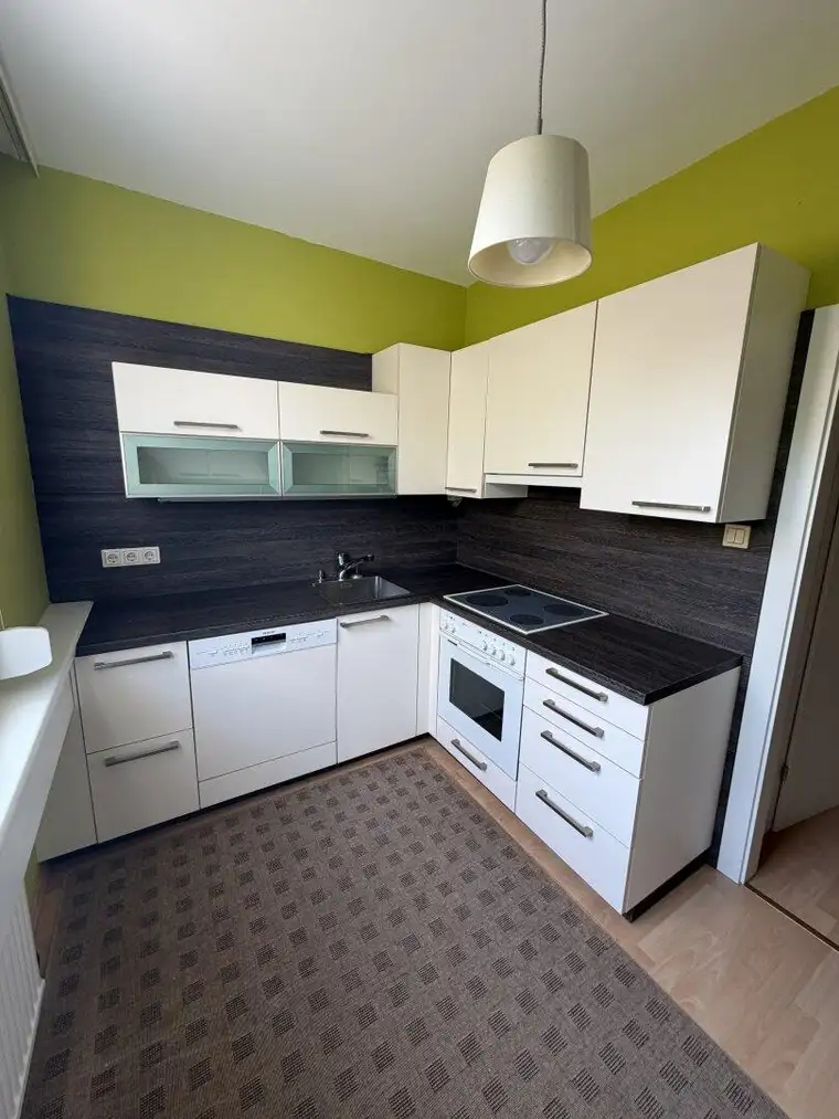 Top gepflegte 3 Zimmerwohnung mit Loggia und Parkplatz in absoluter Ruhelage in der Waldwiese