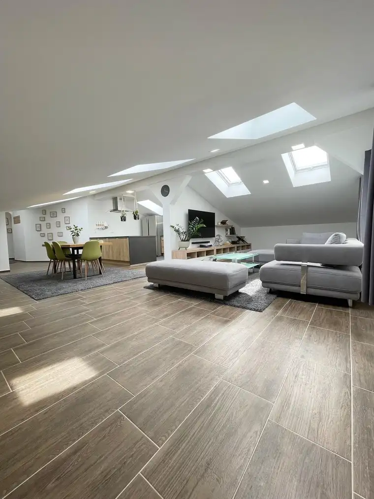 LAMPRECHTSHAUSEN | Moderne Dachgeschosswohnung mit Loft-Feeling und hochwertiger Ausstattung