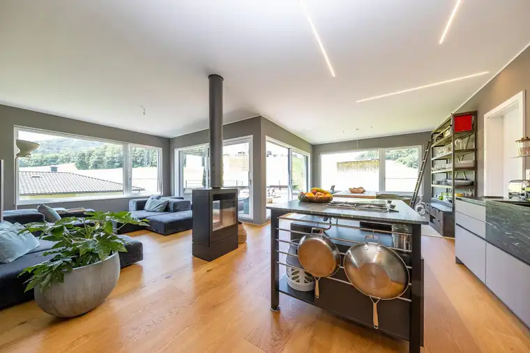 ELIXHAUSEN | Neuwertige 3-Zimmer-Dachgeschosswohnung mit Design-Ausstattung direkt am Grünland