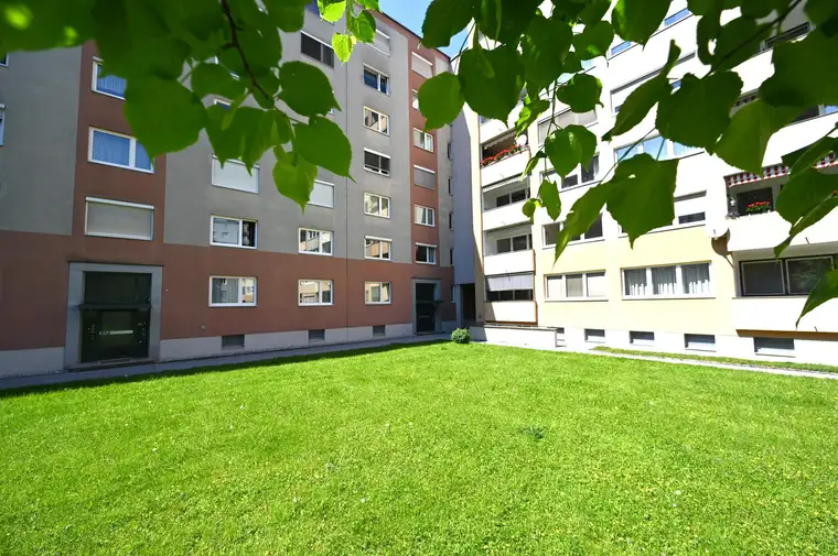 LEHEN NAHE SALK | Geräumige 3‑Zimmer-Wohnung mit Loggia in zentraler Lage