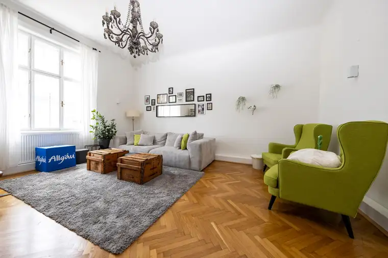 ELISABETH-VORSTADT | KURZZEIT-MIETE | Komplett möblierte 2-Zimmerwohnung mit Balkon, Altbauflair und 3,30 m Raumhöhe