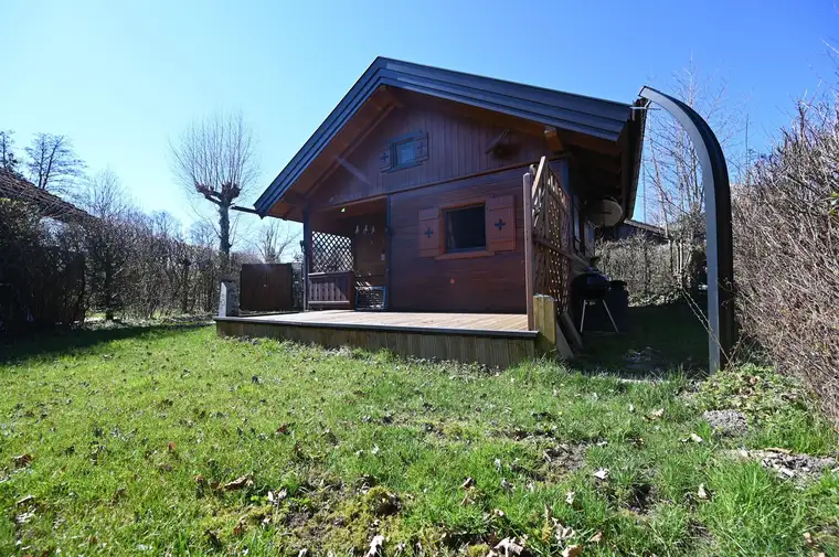 MATTSEE - STEIN | Renovierte Badehütte mit Seezugang