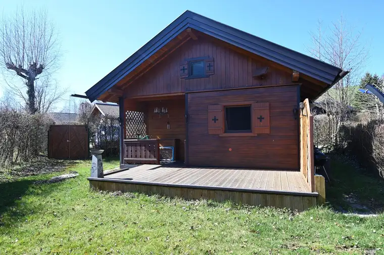 MATTSEE - STEIN | Renovierte Badehütte mit Seezugang