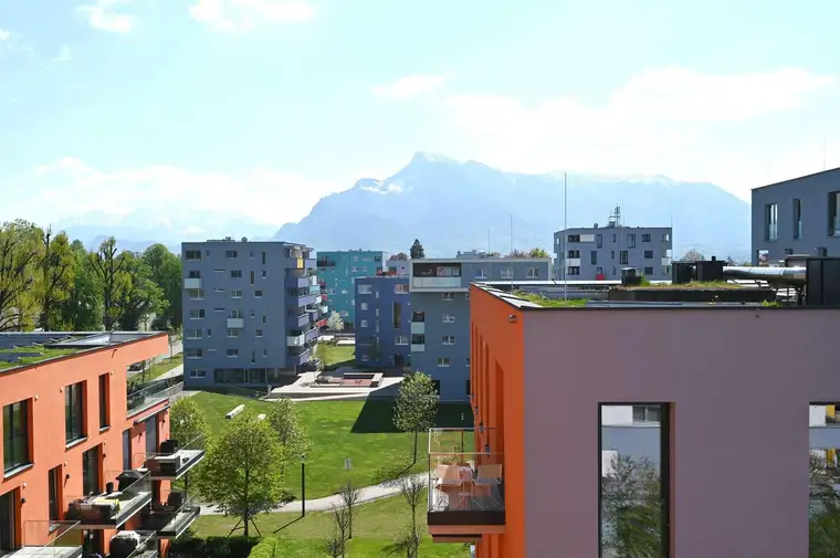 RIEDENBURG | Moderne 4-Zimmerwohnung mit Süd-West-Terrasse