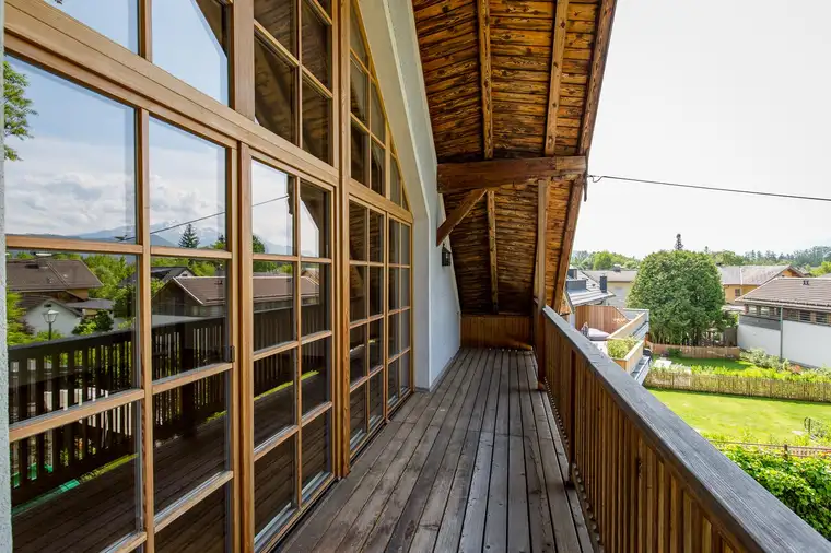 ANIF | 3,5‑Zimmer-DG-Wohnung + Galerie und Privatgarten