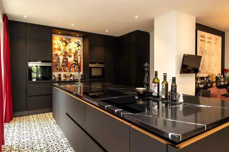 RIEDENBURG | 265 m² Luxus-Gartenwohnung mit Pool vor den Toren der historischen Altstadt