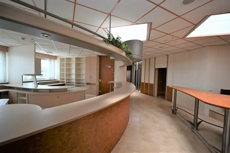 EUGENDORF | Komplette Büroetage mit enormen Platzangebot