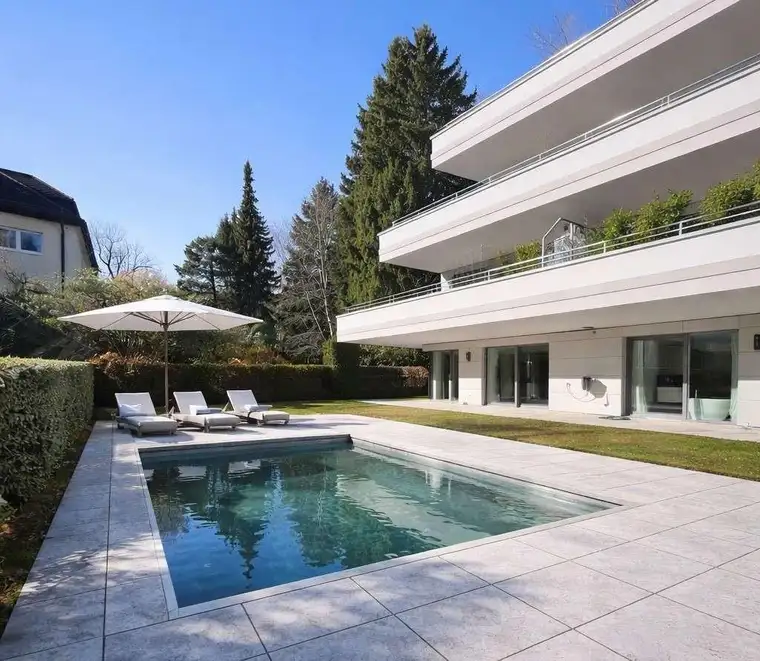RIEDENBURG | Exklusive Gartenresidenz mit Pool, 700 m² Garten und 3 TG-Plätzen