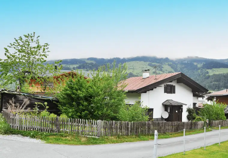 Charmantes Grundstück mit Altbestand