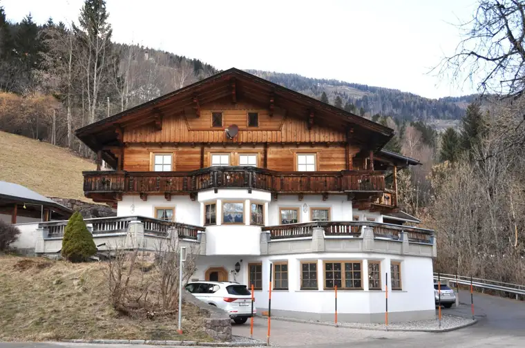Großzügige Liegenschaft mit Wohn- und Gewerbeflächen in Winklern