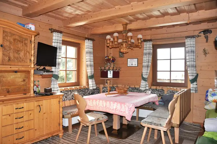 Alpine Hütte mit Nebengebäude &amp; Fischteichen – Freizeitwohnsitz / Zettersfeld bei Lienz