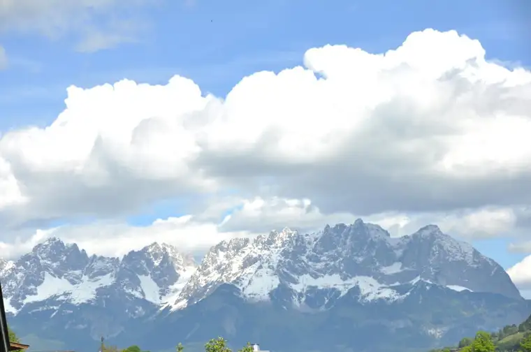 Baugrundstück mit Altbestand und traumhaftem Blick auf den Wilden Kaiser