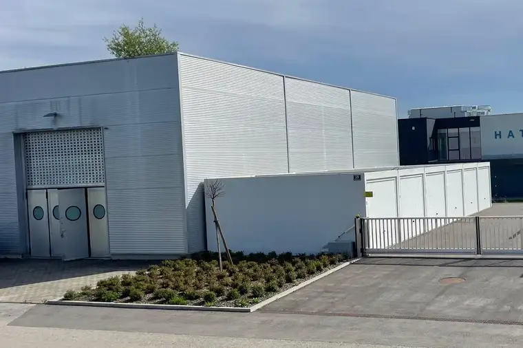 Moderne, gepflegte Halle mit hoher Raumhöhe am Südring, im Süden von Klagenfurt zu vermieten 