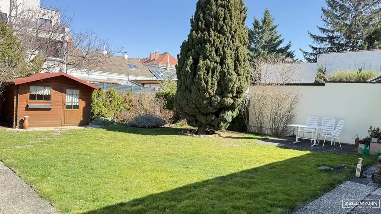 Einfamilienhaus mit großem Potenzial und VÖLLIG RUHIGEM Garten | ZΞLLMANN IMMOBILIEN