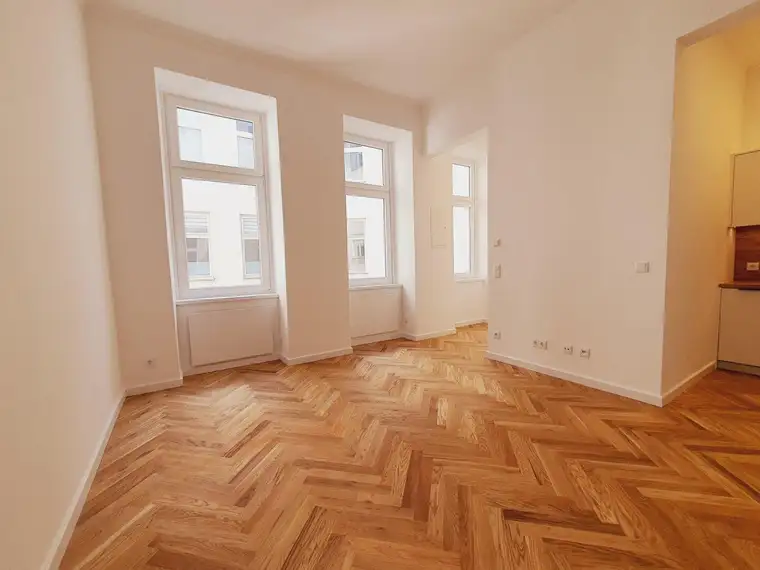 ERSTBEZUG - Top sanierte Kleinwohnung mit Tischlerküche direkt am YPPENPLATZ