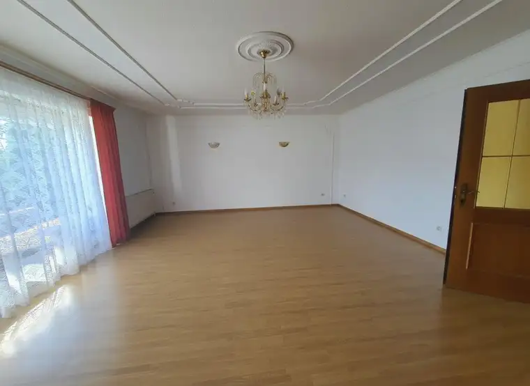 Großzügige Haushälfte mit Garten, Balkonen, Garage und Carports nahe St. Pölten