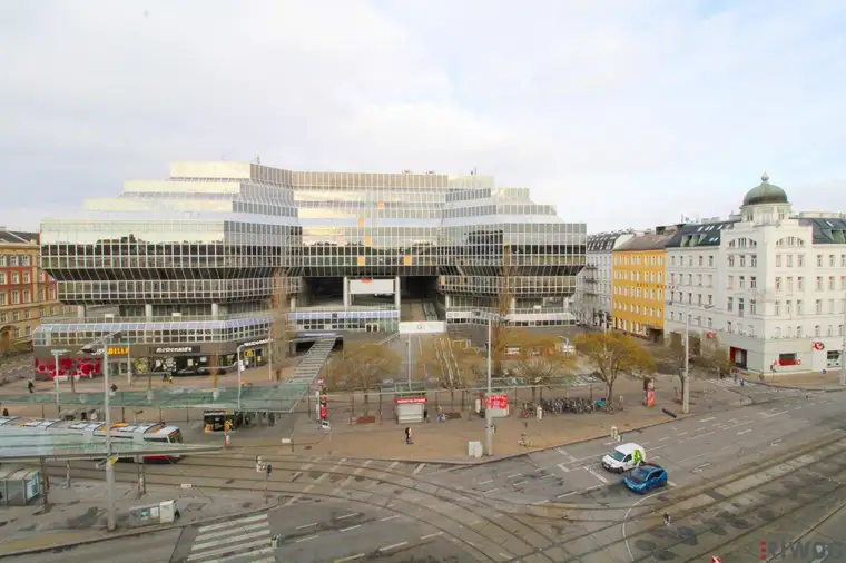 Modernes Altbaubüro direkt am Julius-Tandler-Platz gegenüber Franz-Josefs-Bahnhof