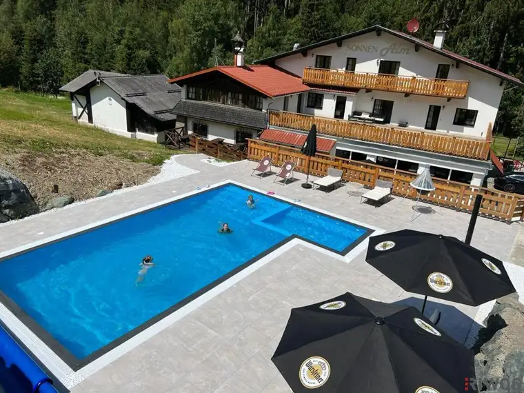INVESTMENT IM SKI-GEBIET STUHLECK | Hotel mit Betreiber direkt an der Piste | 2020 generalsaniert | 16 Gästezimmer (Studie für Erweiterung vorhanden) | Restaurant mit Sonnenterrasse | Outdoor-Pool
