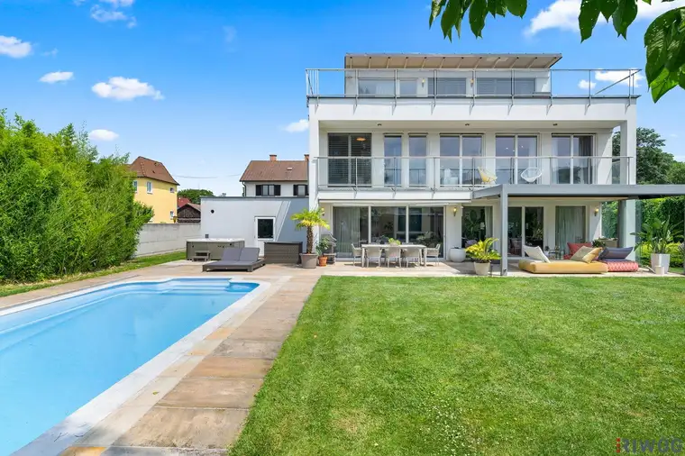 Modernes Einfamilienhaus mit beheiztem Pool | Weitblick zum Schneeberg | knapp 1200 m2 Eigengrund