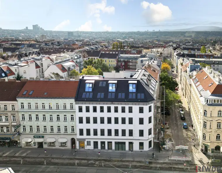 Revitalisierte 2-Zimmer Altbauwohnung mit geräumiger Wohnküche und großzügiger Verglasung | Fernwärme