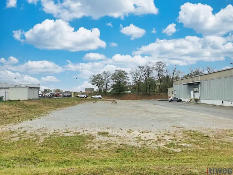 Befestigte Freiflächen zwischen 200m² und 800m² zur Miete