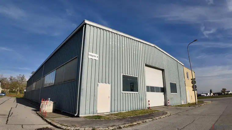 900m² Produktionshalle mit 360m² Büro | 2.838m² Eigengrund