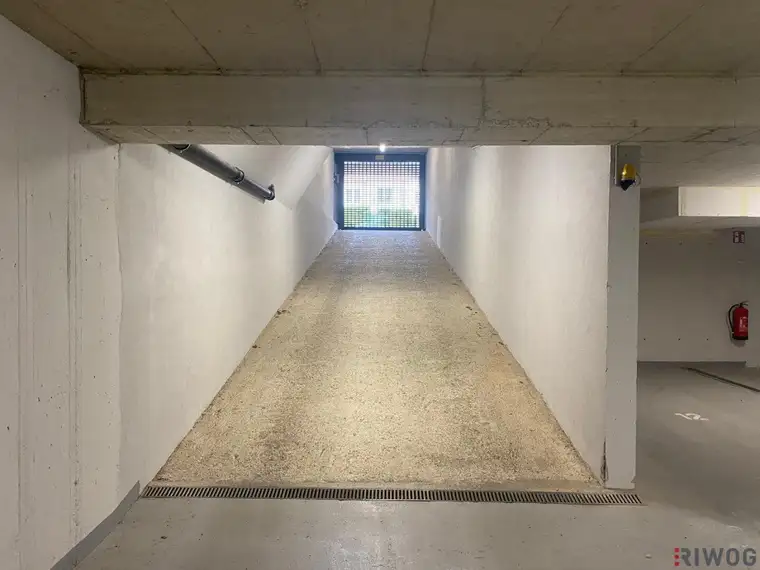 MINI OFFICE II KLEINES 1 RAUM-BÜRO MIT GROSSEM ca. 84m² LAGERRAUM und 2 KELLER mit ca. 18m² II NEUBAU II NÄHE OBERLAA - S1 - SCHWECHAT II