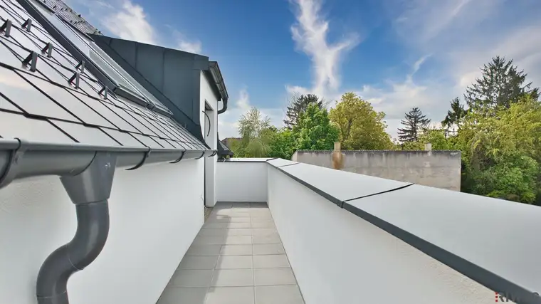 Erstbezug nach Errichtung | 3-Zimmer Dachgeschosswohnung mit Balkon in ruhigen Innenhof | PKW-Abstellplatz | fertiggestellt &amp; bezugsbereit