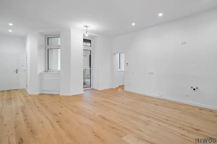 Exklusive Altbauwohnung mit großem Balkon in Gehweite zum Schweizergarten