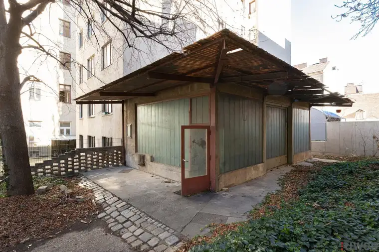 Tool Time | Innenhof-Werkstätte für Ihr Projekt | Nähe Matzleinsdorfer Platz (S-Bahn-Station und künftig U2-Station)
