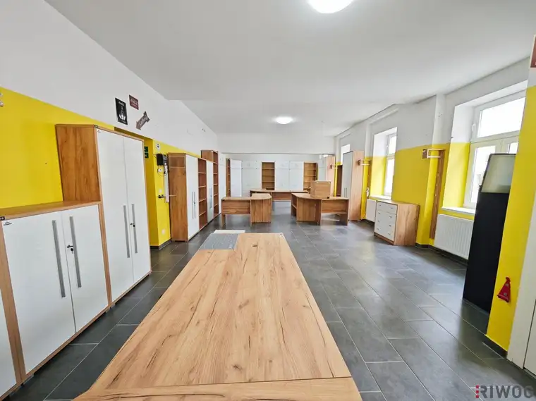 97m² Geschäftslokal/Büro mit Straßenzugang | topsaniert | Einbauküche | optionale Möblierung &amp; Garagenplätze