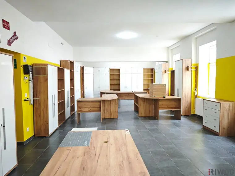 97m² Geschäftslokal/Büro mit Straßenzugang | topsaniert | Einbauküche | optionale Möblierung &amp; Garagenplätze