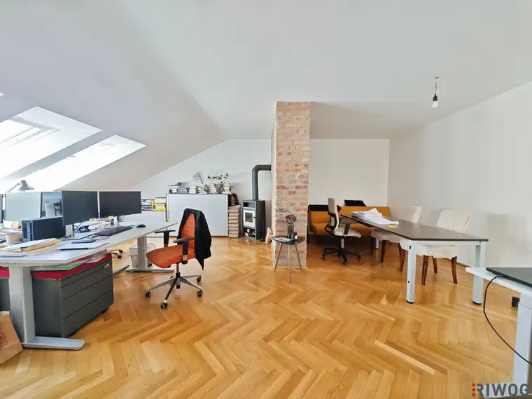 Helles DG-Büro am Börseplatz | Stilaltbau | Klima | U-Bahnnähe