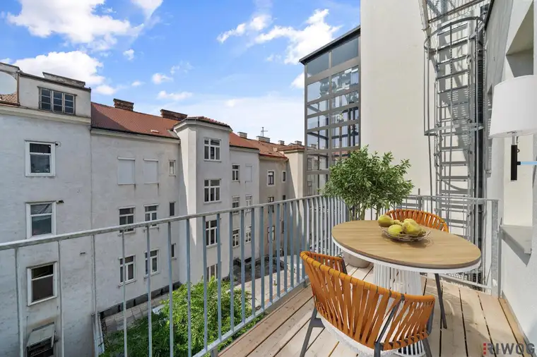 INITIATIVE TOP 100 - RAUS AUS GAS | perfekt geplante 3-Zimmer Altbauwohnung mit Balkon nahe dem Augarten | Top 2/9