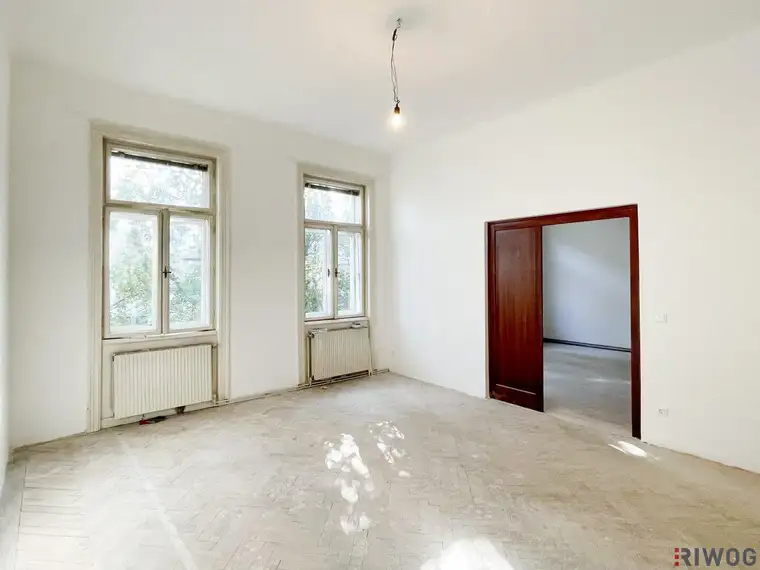 Stilaltbau Richtung Innenhof | Sanierungsbedürftige helle 4-5 Zimmer | 150m zum Schloss Schönbrunn | 2 Min. zur U4