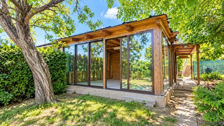 Charmantes Sommerhaus mit großem Garten &amp; Wintergarten