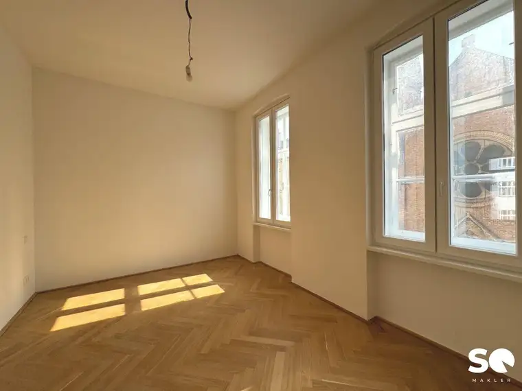 #SQ - ERSTBEZUG: HELLE 2-ZIMMER-ALTBAUWOHNUNG MIT BALKON!