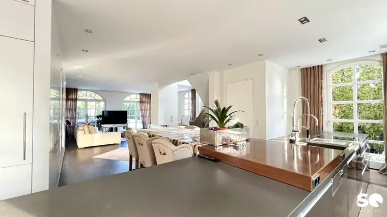 # SQ - VILLA IN TOP LAGE MIT SWIMMINGPOOL UND TIEFGARAGE - TOP LAGE &amp; EIN UNBEBAUTES GRUNDSTÜCK MIT ca. 751 m² GRUNDFLÄCHE