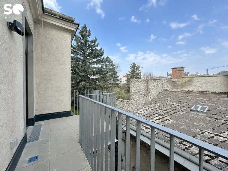 #SQ - ELEGANTES ALTBAUBÜRO IM ERSTBEZUG – WOHNNUTZUNG MÖGLICH - TOP SANIERT MIT 3 RÄUMEN UND HOFSEITIGEM BALKON