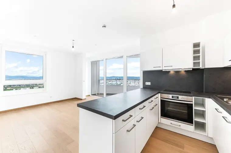 # SQ - HOCH33 - WOHNEN MIT WEITBLICK IM HÖCHSTGELEGENEN WOHNGEBÄUDE WIENS