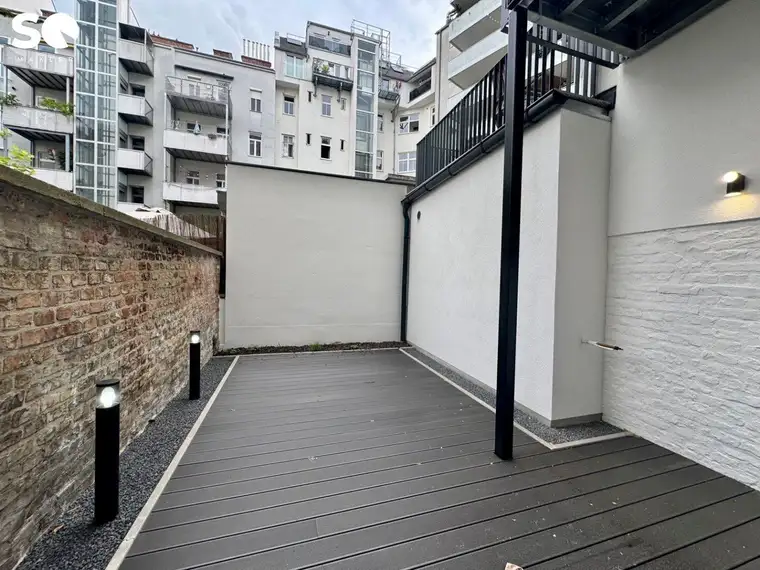 #SQ - ERSTBEZUG: 2-ZIMMER-ALTBAUWOHNUNG MIT TERRASSE UND GARTEN IN RUHELAGE!